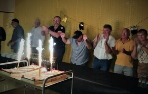 L'arrivée du gâteau sous les applaudissements du C.A.